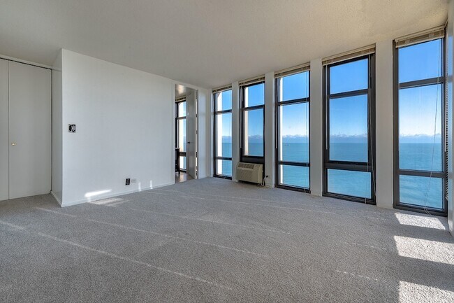 Building Photo - 6700 S South Shore Dr