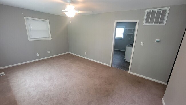 Building Photo - 10210 Browns Ct