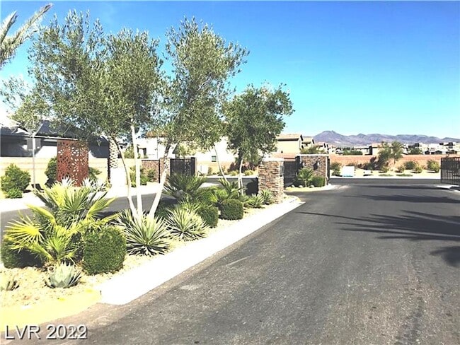 Building Photo - Smart Home. Henderson Beauty In Gated Comm...