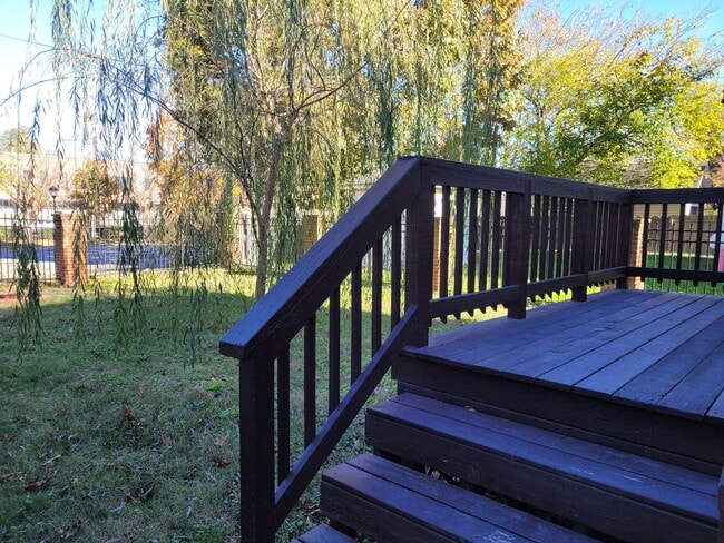 Building Photo - 3 Bedroom, 2.5 Bath Home with Open Floor Plan