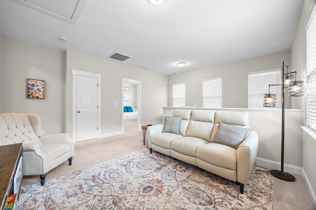 Building Photo - Fully Furnished 3BR Retreat in Riverwalk | Office + Screened Patio