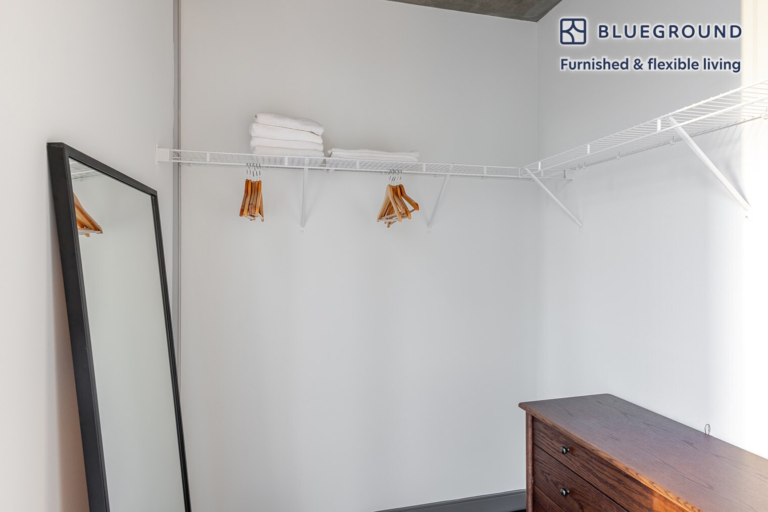 Building Photo - 215 W Lake St