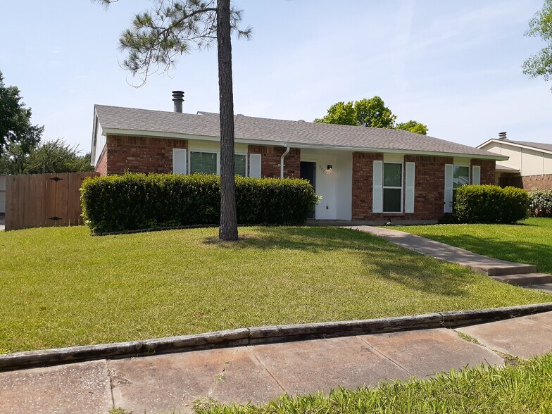 Building Photo - 9022 Millwood Dr