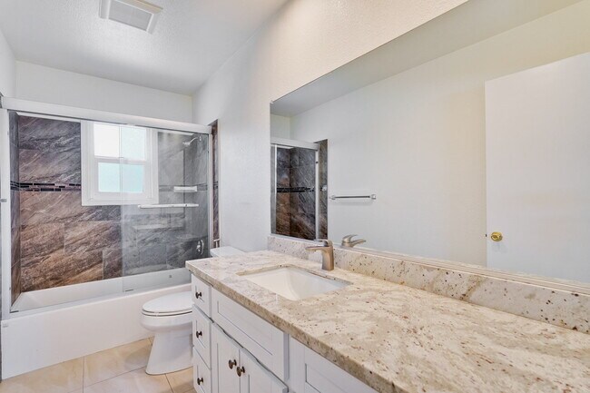 Building Photo - Updated 3BR/2BA Home with Great Schools and Convenient Location