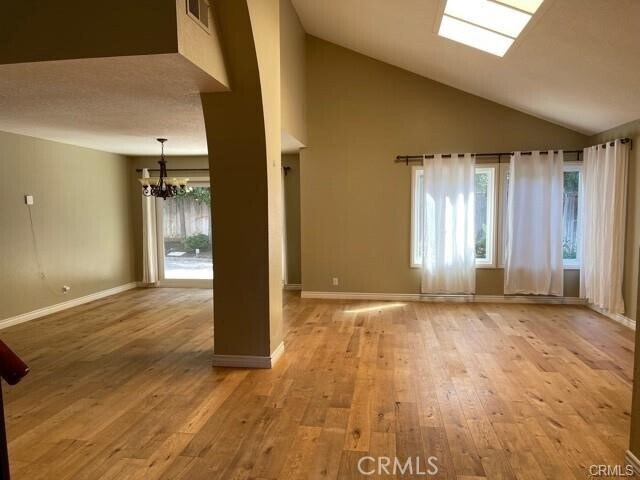 Building Photo - 43 Brena