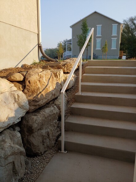 Building Photo - 591 S Emerald Ln