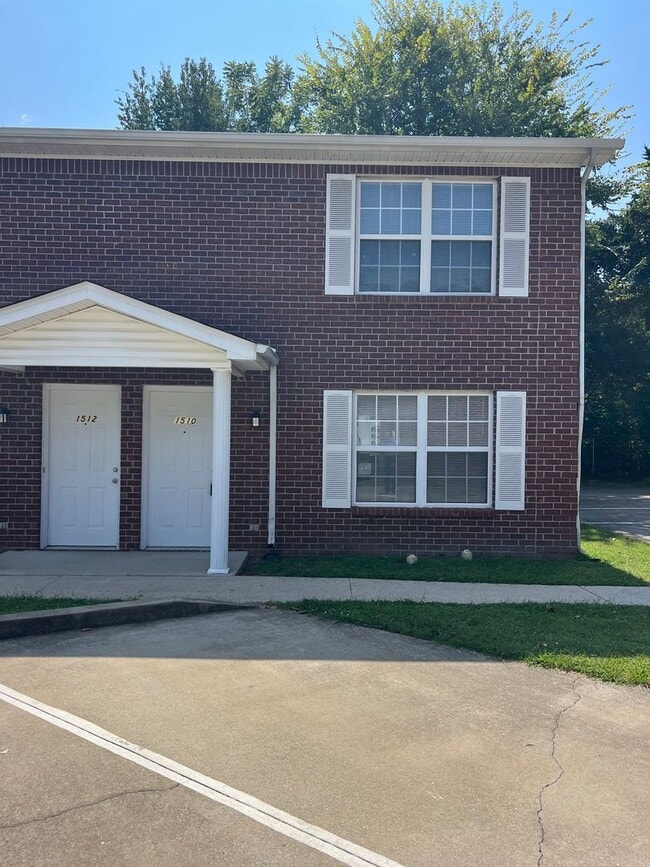 Building Photo - 1510 Center Pointe Dr