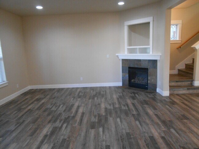 Building Photo - 61746 Darla Pl