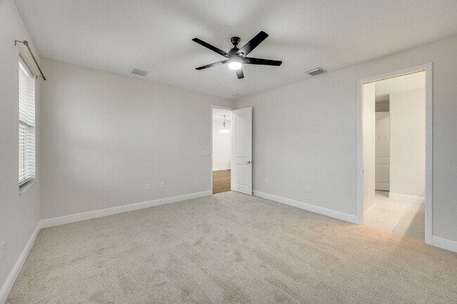 Building Photo - 3 bedroom Loren Cove Unit with Access to A...