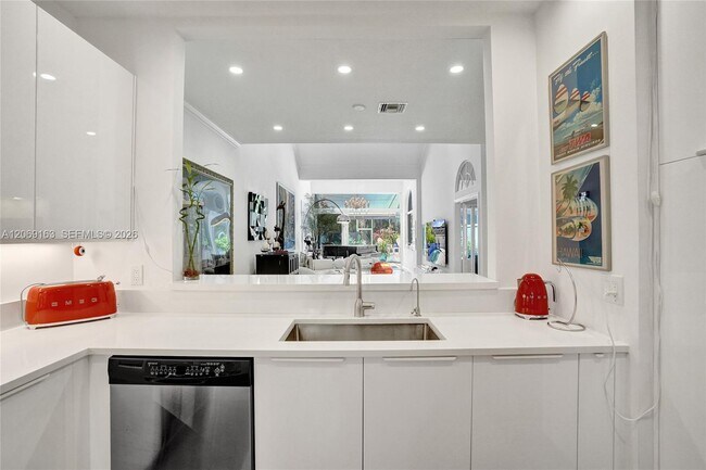 Building Photo - 644 W Palm Aire Dr