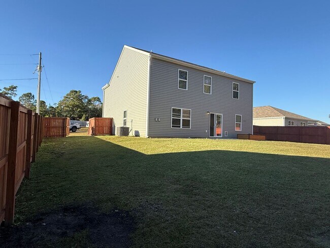 Building Photo - Welcome to a move-in ready haven!!!