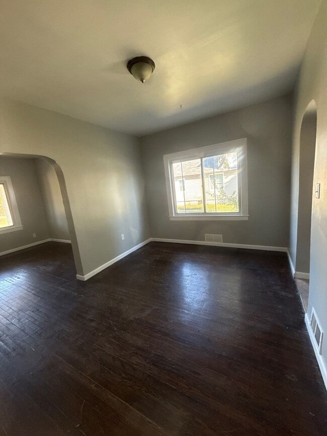 Building Photo - 4 Bedroom 2 Bath Home in Lincoln Park