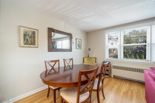 Building Photo - 118 W 46th St