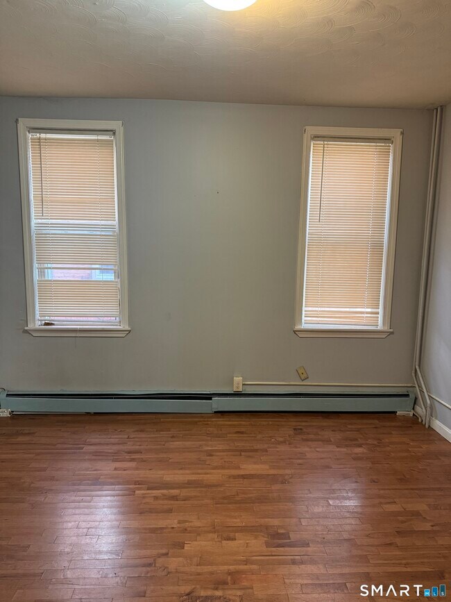 Building Photo - 123 Putnam St