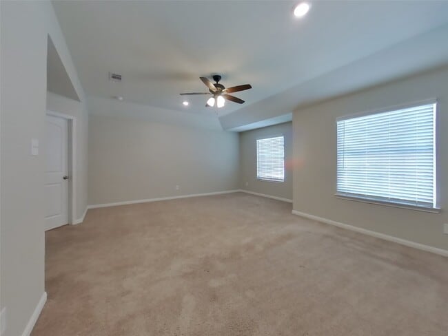 Building Photo - 23064 Shakespeare Dr