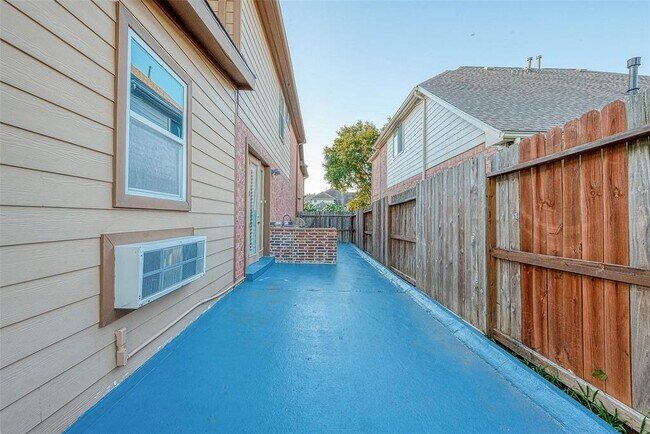 Building Photo - 1419 Kyle Hill Ln