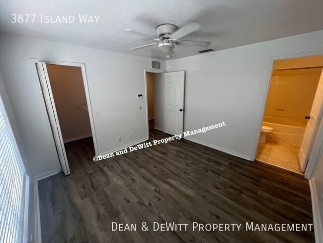 Building Photo - 3877 Island Way