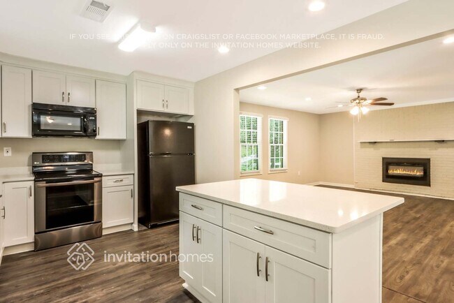 Building Photo - 5888 Simone Dr