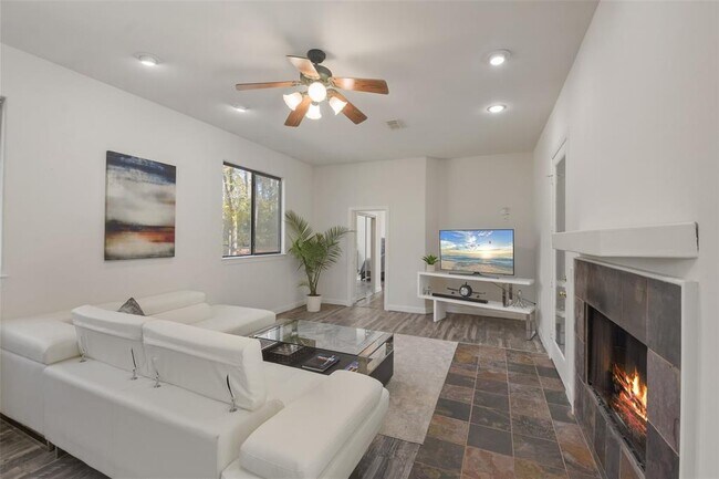 Building Photo - 5 Oak Crest Cir