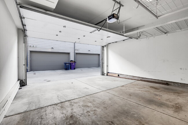 Building Photo - $3,145.95 - 2 Bedrooms, 2.2 Bathrooms, Townhouse in Denver with Roof Deck!