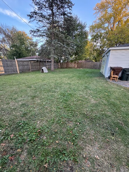 Building Photo - 437 Navajo St