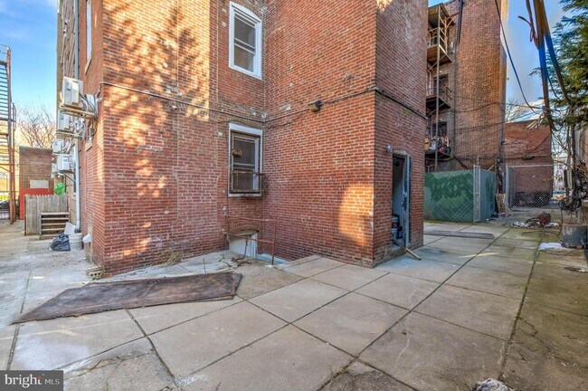 Building Photo - 4508 Walnut St