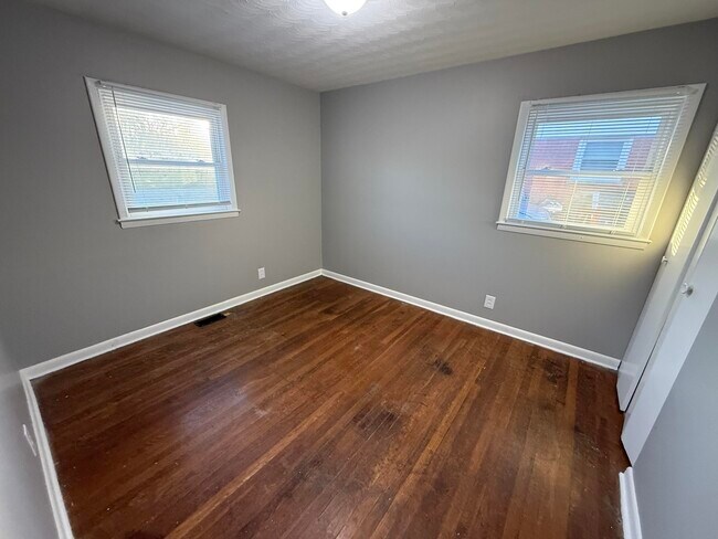 Building Photo - 1857 Dunkirk Dr