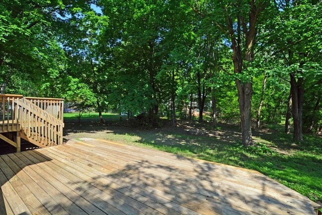 Building Photo - Beautiful 4 Bed 2.5 Bath Home in Minnetonka!