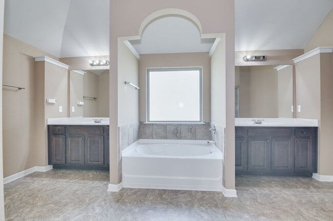Building Photo - 5403 Hadwin Ct