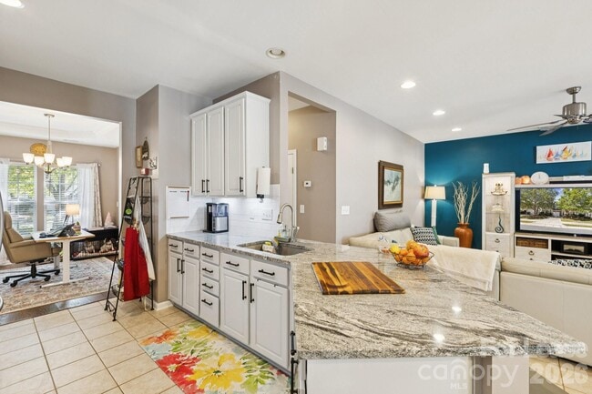 Building Photo - 6037 Queens Walk Ct