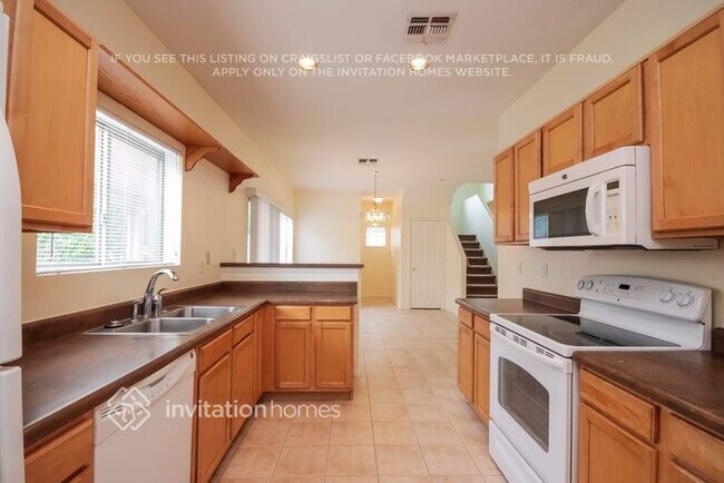 Building Photo - 2713 E La Costa Dr