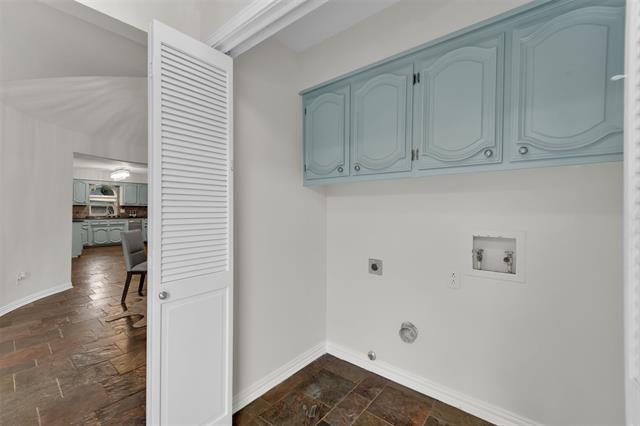 Building Photo - 9511 Robin Meadow Dr