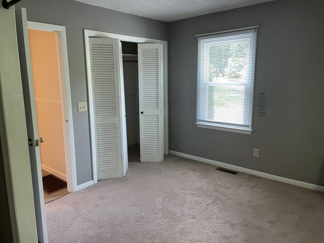 Building Photo - 225 Darnell Ln