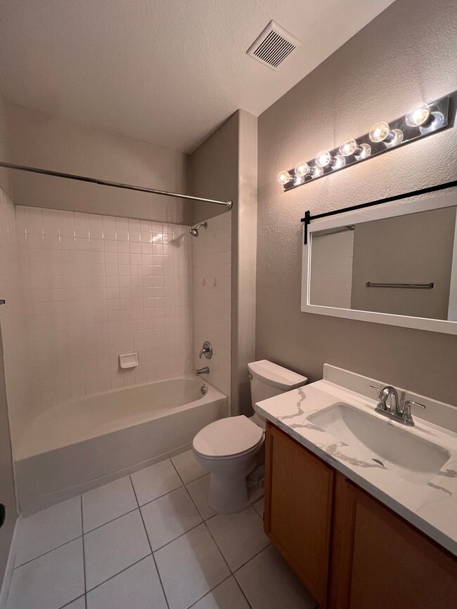 Building Photo - Gated / Mountain Views / $500 Off First Month