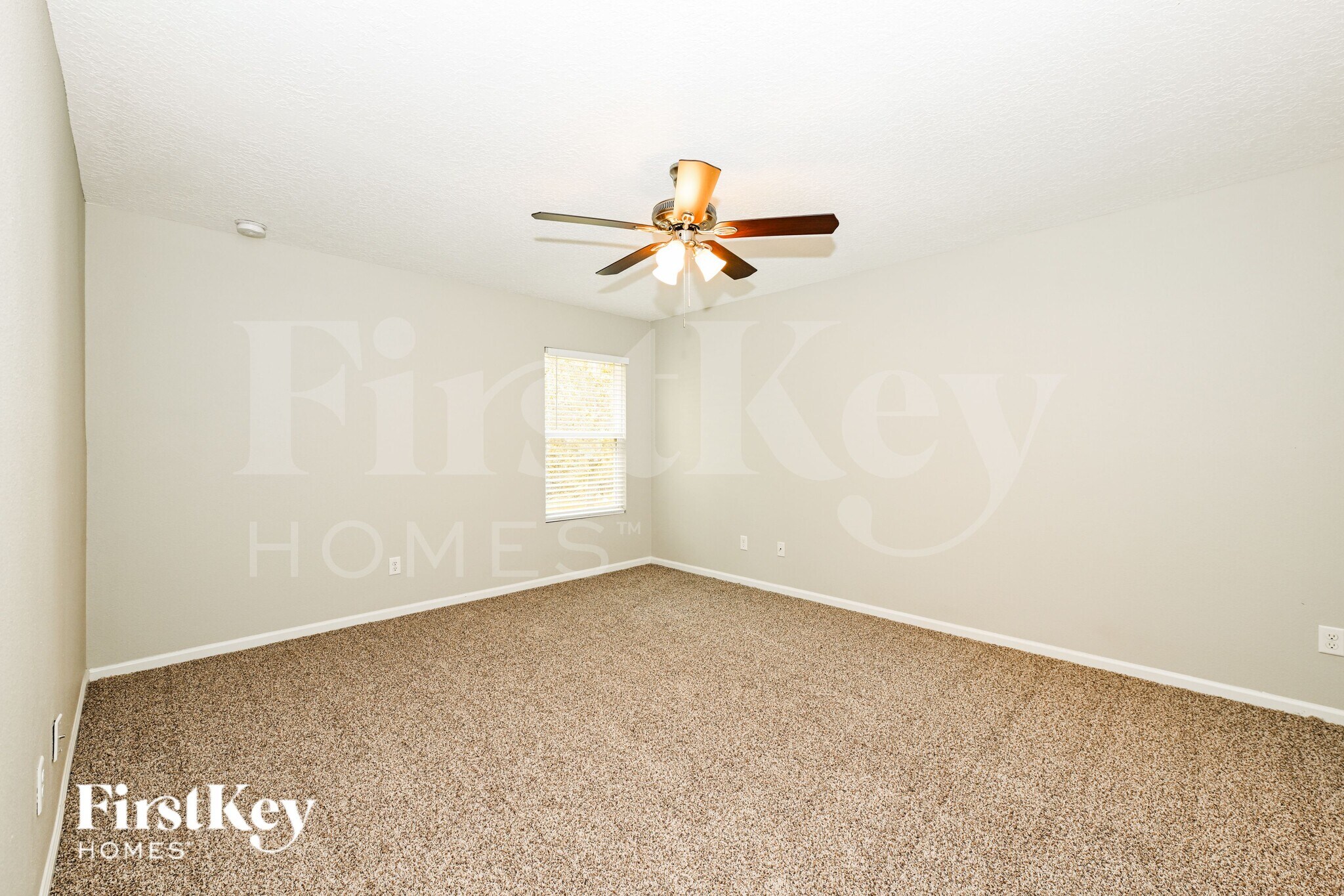 Building Photo - 403 W New England Dr