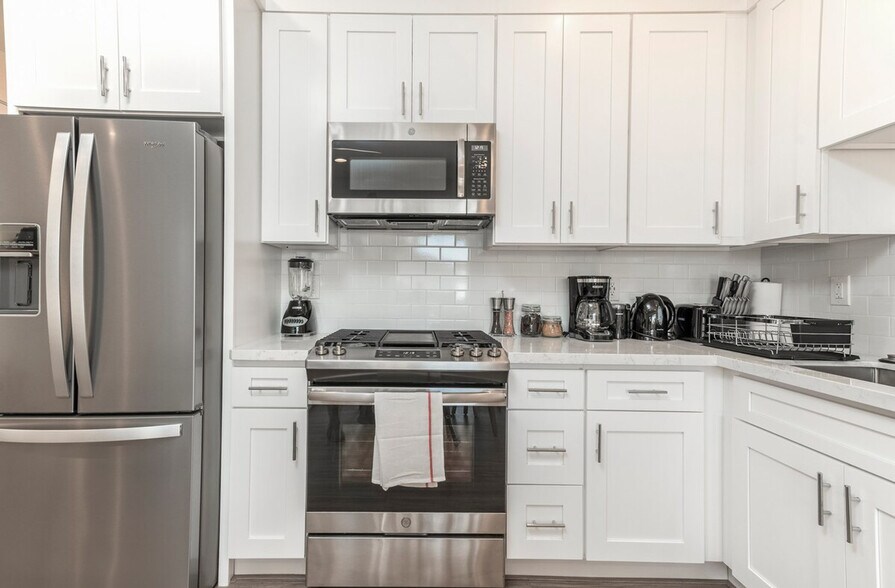 Building Photo - 1562 Lorraine Dr