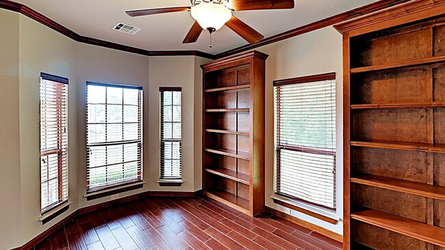 Building Photo - Very Nice 3 Bedroom 2.5 Bathroom House + Office
