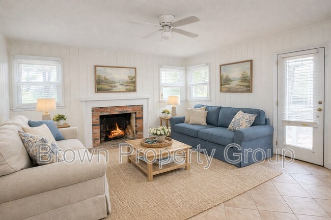 Building Photo - 2522 Mirror Lake Dr