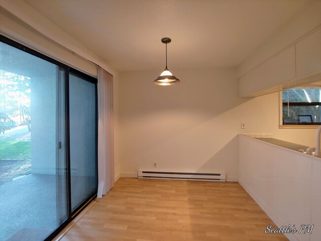 Building Photo - 2 Bedroom 2 Bathroom Ground Floor Condo- w...