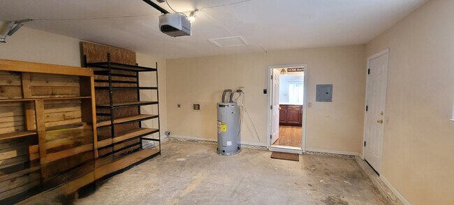 Building Photo - Venetian Villa 2 Bedroom 2 Bath 2 Car Garage w/Waterview!