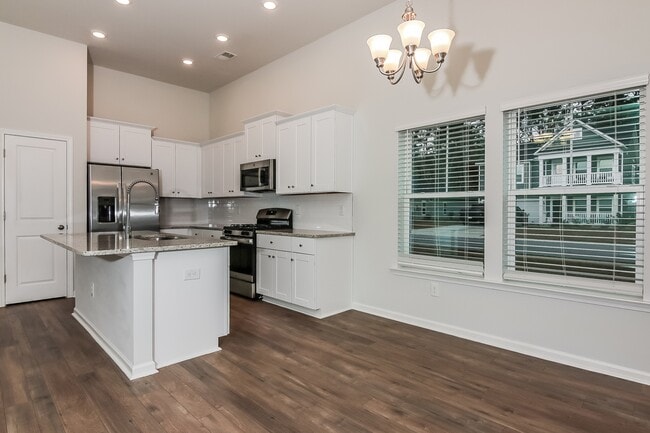 Building Photo - 476 Craigflower Ct