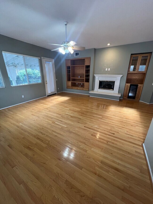 Building Photo - 4420 Putting Green Dr