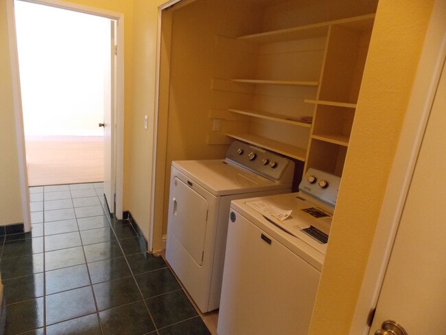 Building Photo - 524 Shorebird Cir