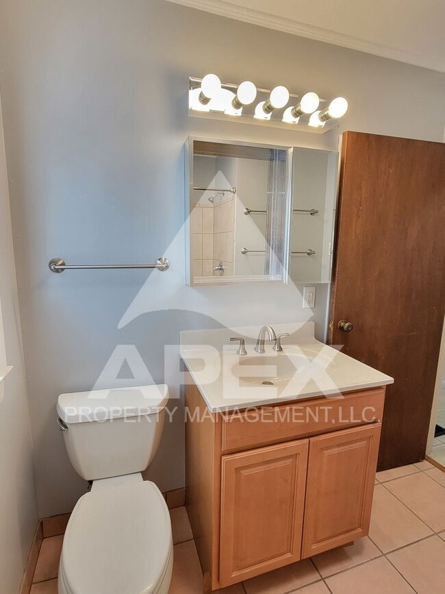 Building Photo - Craftsman Style 2 Bd 1- Ba Single Family H...