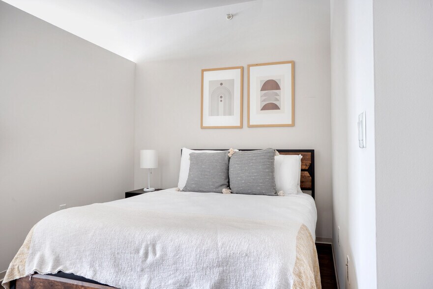 Building Photo - 445 Artisan Way