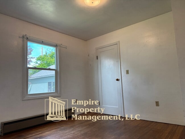 Building Photo - 155 Birch St