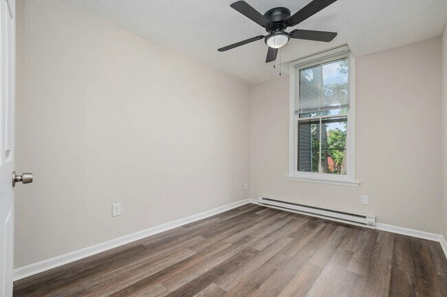 Building Photo - 3030 Cleinview Ave