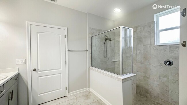 Building Photo - Four Bedrooms in the Heart of Nassau County!