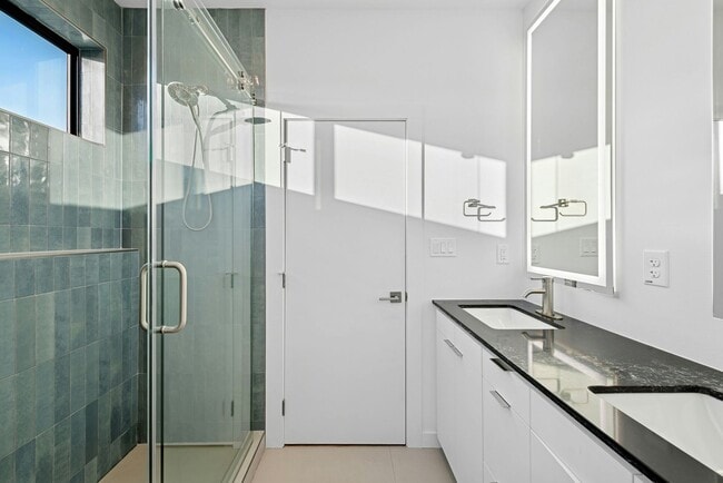 Building Photo - Three 3X3 stand alone townhomes in West Campus!