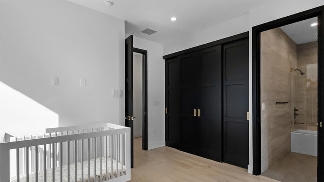 Building Photo - 823 Ponce de Leon Dr